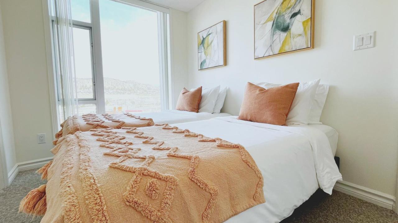 Downtown Waterfront Kelowna Oasis Newly Renovated 2Bed 2Bath Apartment Bagian luar foto