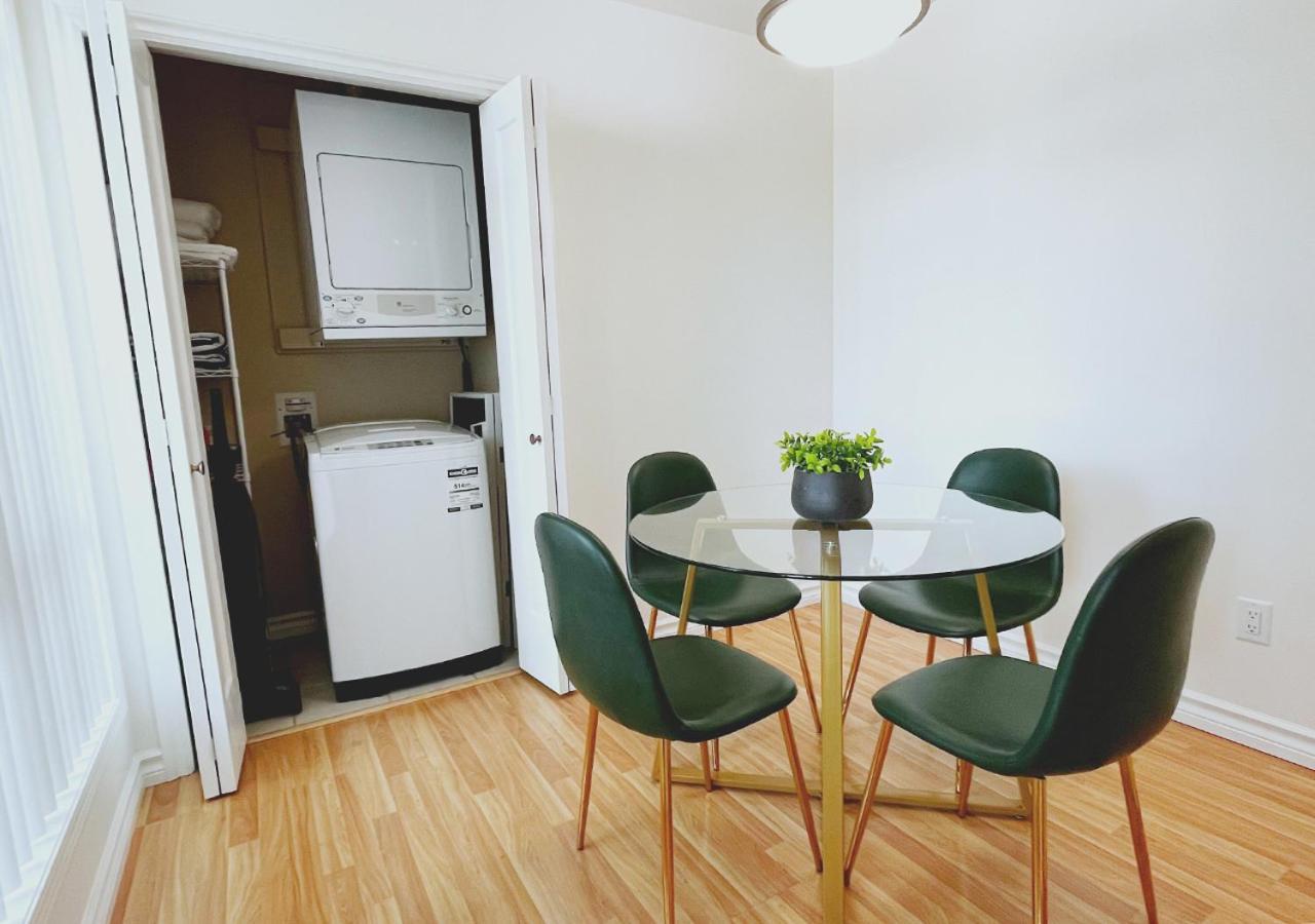 Downtown Waterfront Kelowna Oasis Newly Renovated 2Bed 2Bath Apartment Bagian luar foto