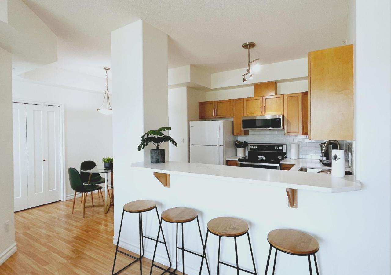 Downtown Waterfront Kelowna Oasis Newly Renovated 2Bed 2Bath Apartment Bagian luar foto