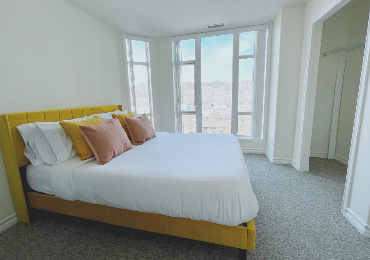 Downtown Waterfront Kelowna Oasis Newly Renovated 2Bed 2Bath Apartment Bagian luar foto