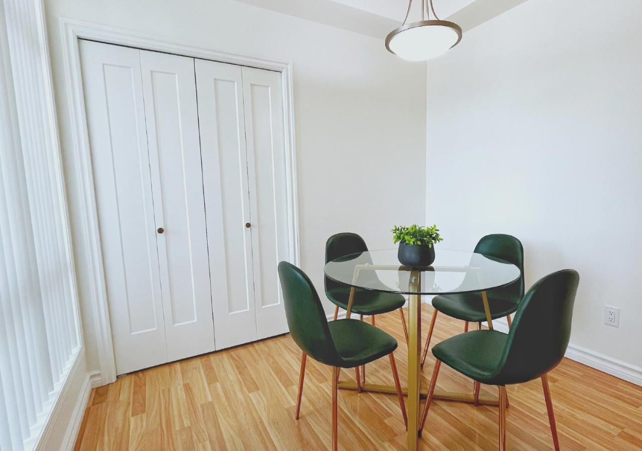 Downtown Waterfront Kelowna Oasis Newly Renovated 2Bed 2Bath Apartment Bagian luar foto
