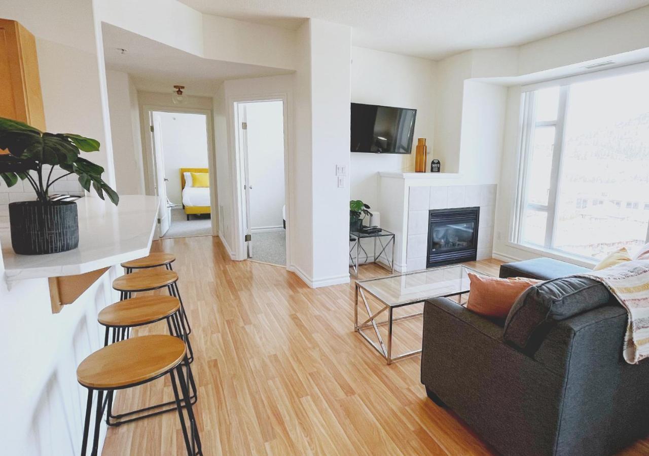 Downtown Waterfront Kelowna Oasis Newly Renovated 2Bed 2Bath Apartment Bagian luar foto