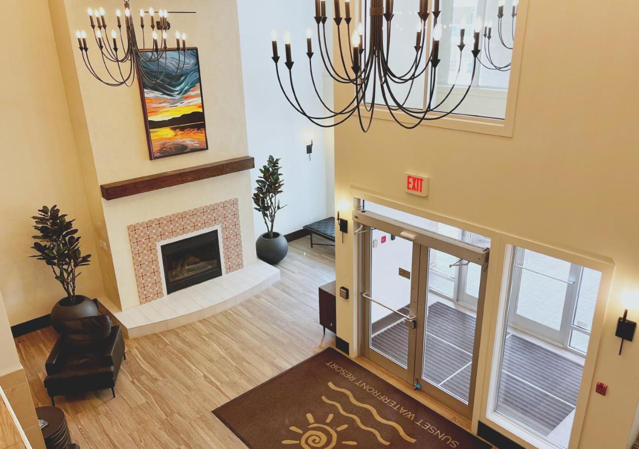 Downtown Waterfront Kelowna Oasis Newly Renovated 2Bed 2Bath Apartment Bagian luar foto