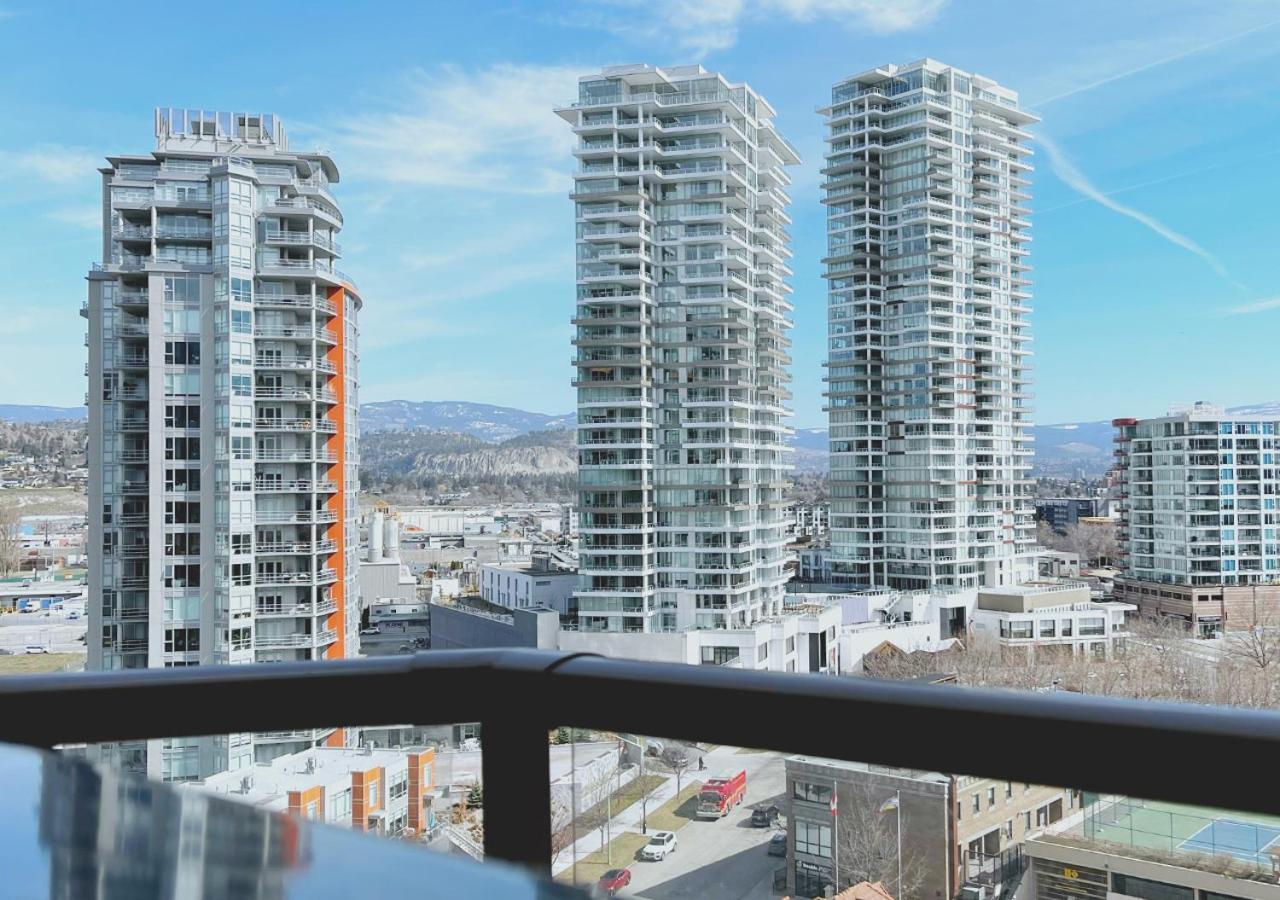 Downtown Waterfront Kelowna Oasis Newly Renovated 2Bed 2Bath Apartment Bagian luar foto