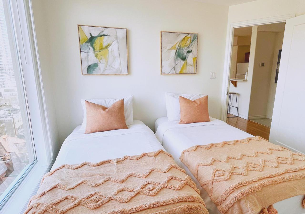 Downtown Waterfront Kelowna Oasis Newly Renovated 2Bed 2Bath Apartment Bagian luar foto