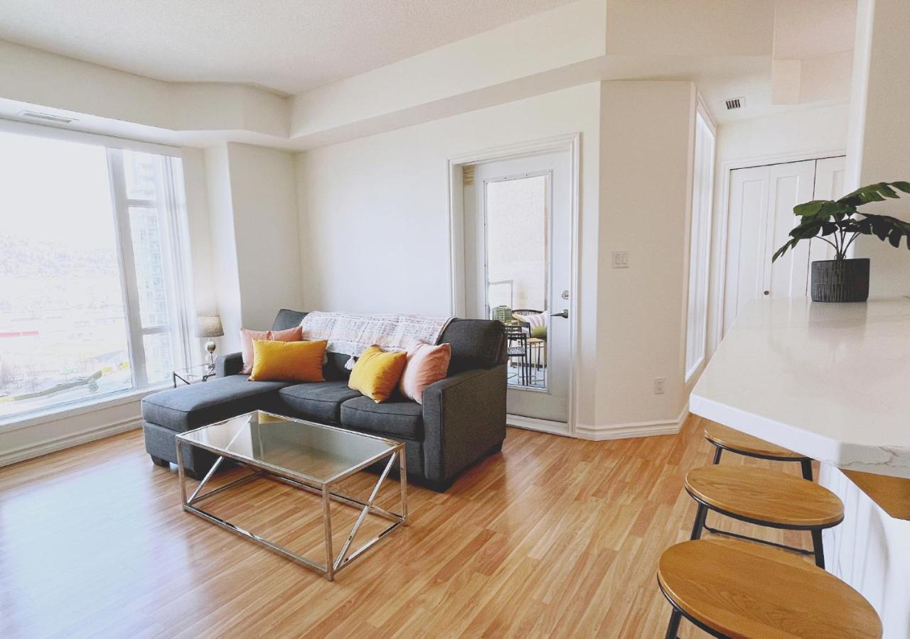 Downtown Waterfront Kelowna Oasis Newly Renovated 2Bed 2Bath Apartment Bagian luar foto