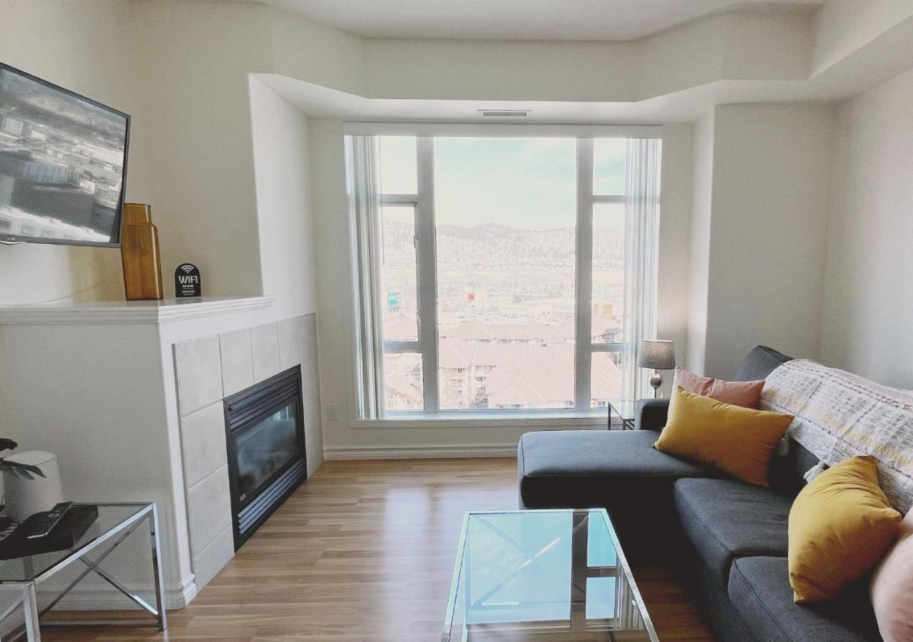 Downtown Waterfront Kelowna Oasis Newly Renovated 2Bed 2Bath Apartment Bagian luar foto