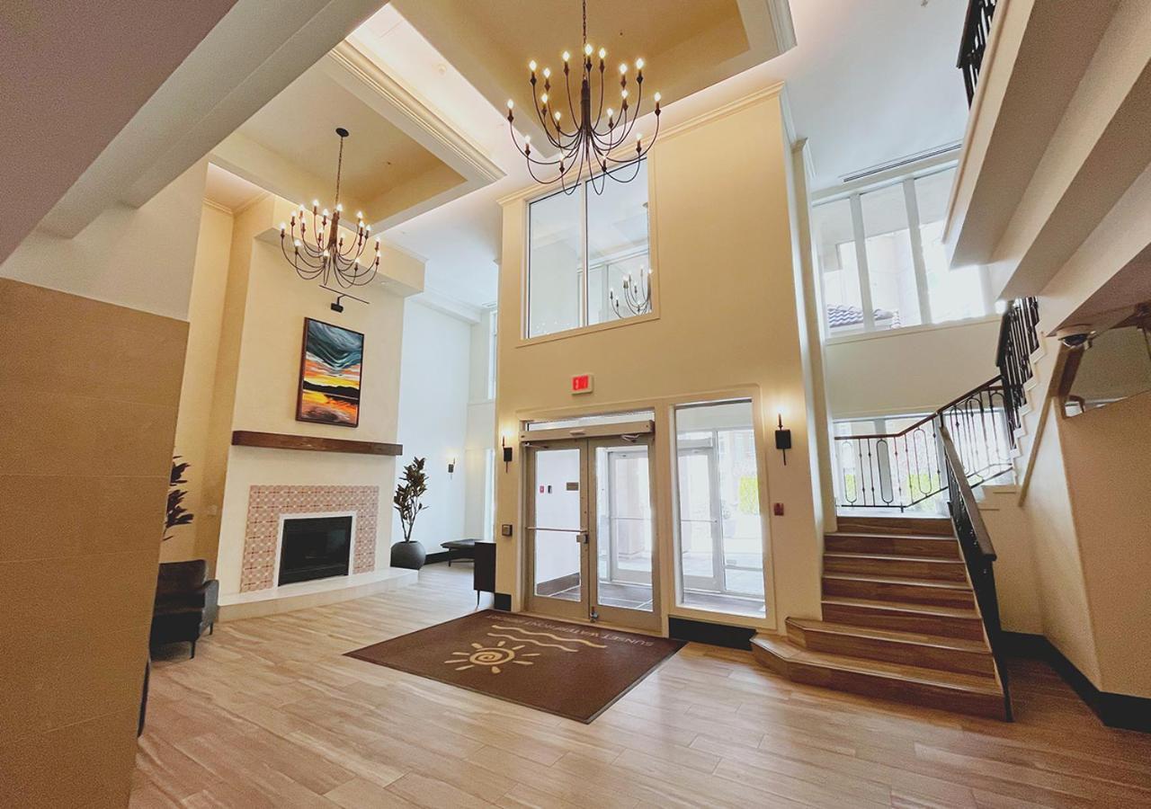 Downtown Waterfront Kelowna Oasis Newly Renovated 2Bed 2Bath Apartment Bagian luar foto