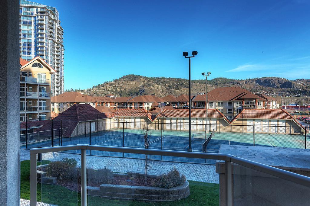 Downtown Waterfront Kelowna Oasis Newly Renovated 2Bed 2Bath Apartment Bagian luar foto