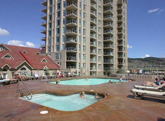 Downtown Waterfront Kelowna Oasis Newly Renovated 2Bed 2Bath Apartment Bagian luar foto